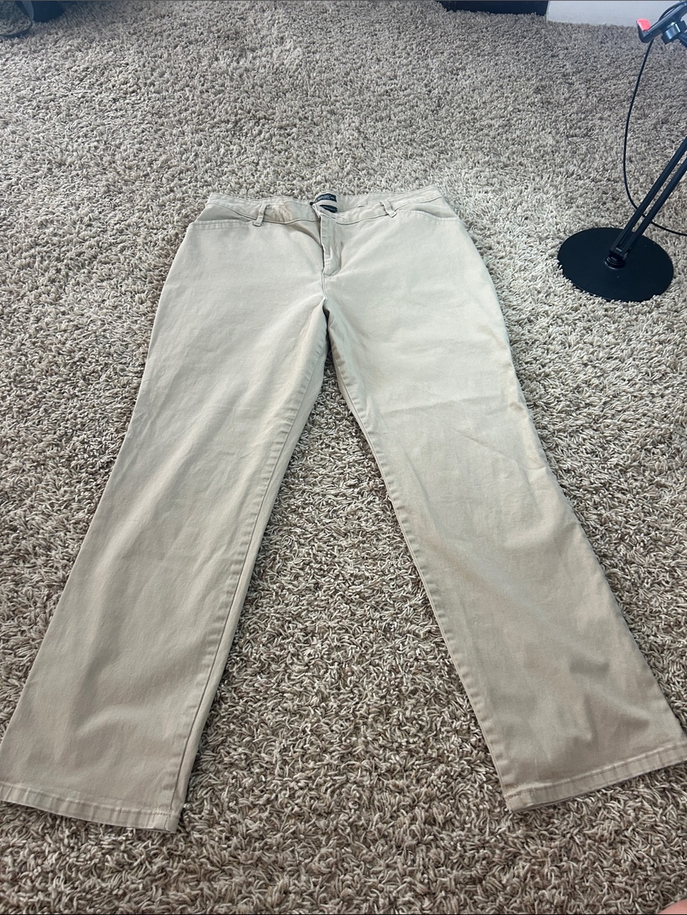 Lee Relaxed Fit Straight-Leg Pants in Khaki Short